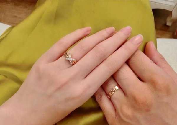 订婚戒指是互相买吗