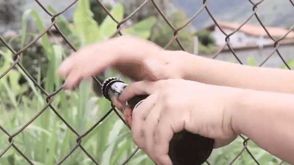 没有起子怎么开啤酒瓶