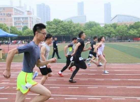 跑一千米的技巧