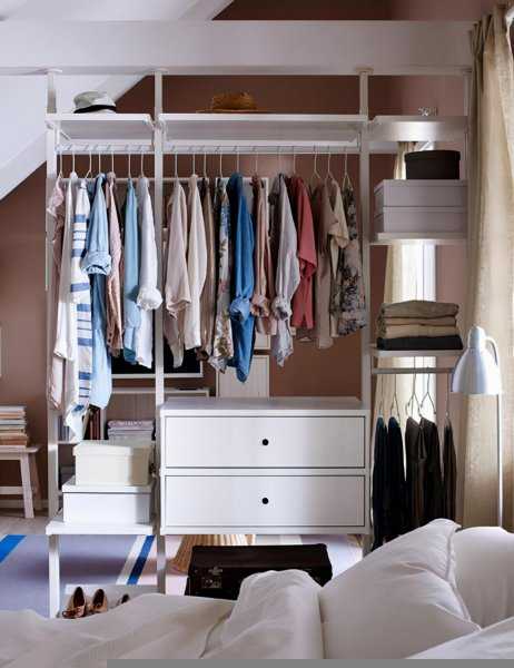 有的新衣服会自带一小块布料是做什么用的