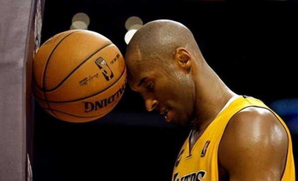 科比多少岁退役的