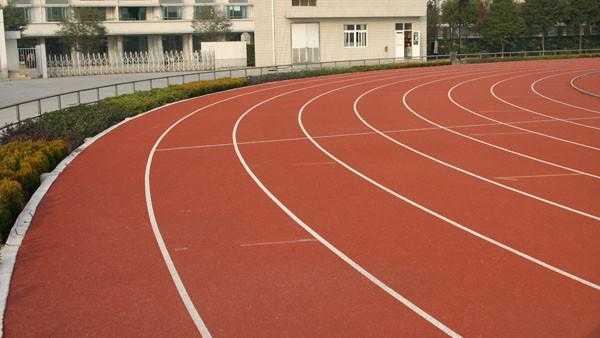 正规体育场塑胶跑道一圈多少米