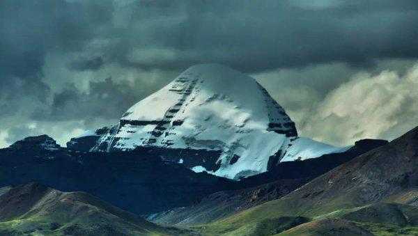 冈仁波齐为什么是神山