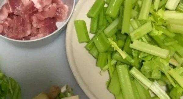 为什么肉一放下去就粘锅