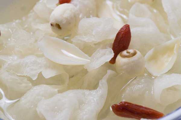 银耳泡好第二天炖行吗