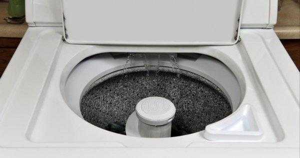 洗衣机下面的盖怎么打开