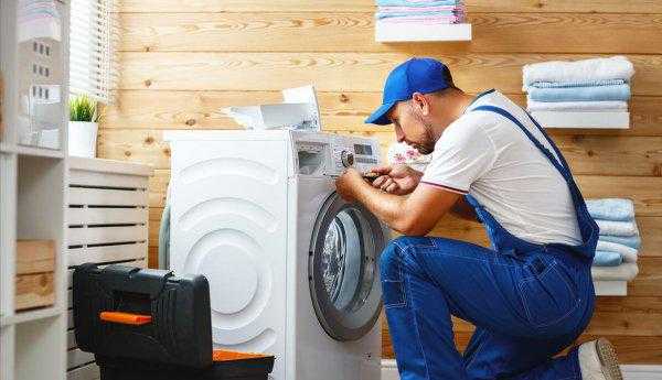 洗衣机下面的盖怎么打开