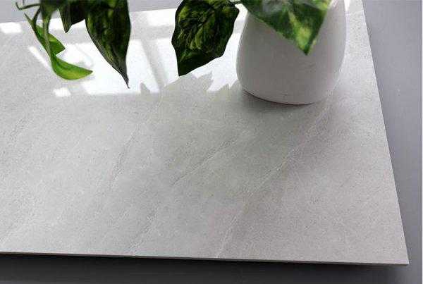 柔光瓷砖和亮光瓷砖哪一种好更防滑