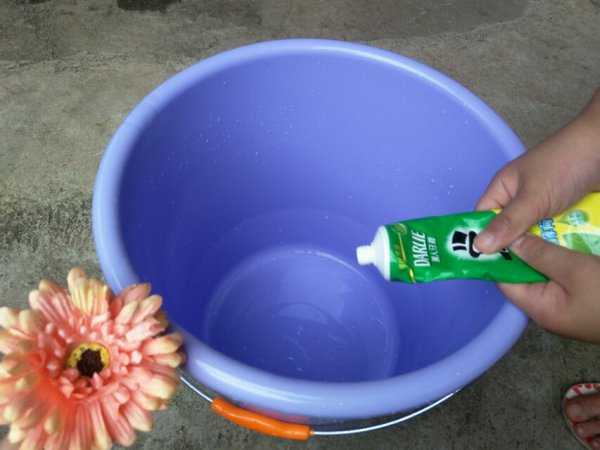 衣服上的黑色霉点怎么去除