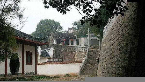 岳阳楼位于哪个省的城市