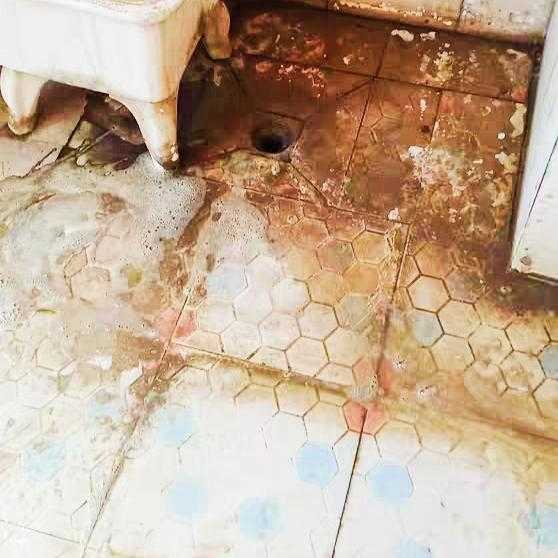 洗厕所污垢用什么最好