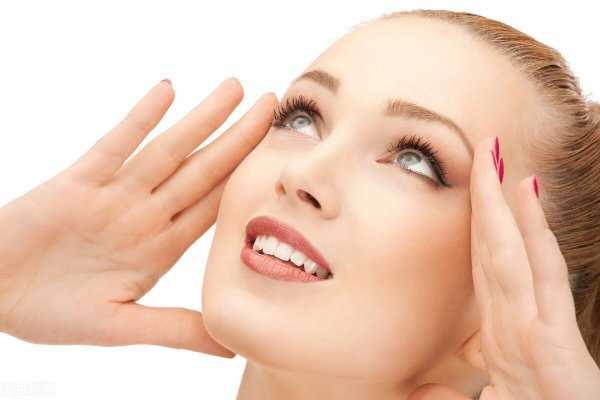 用磨砂膏还用沐浴露吗