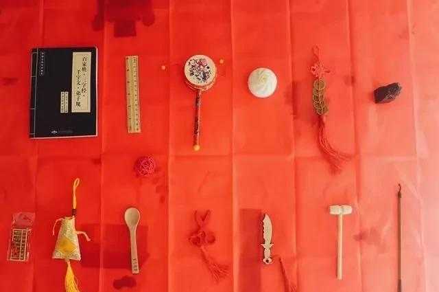 周岁抓阄准备哪些东西