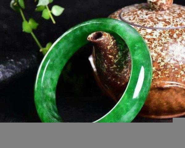 哪些属相不适合戴玉