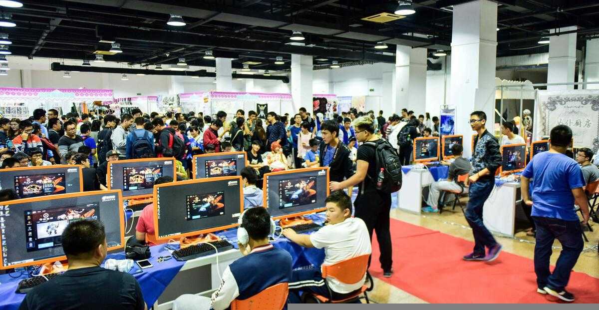 往游戏里充钱是傻吗