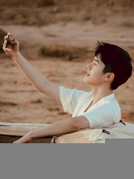 男生怎样拍照好看又上镜