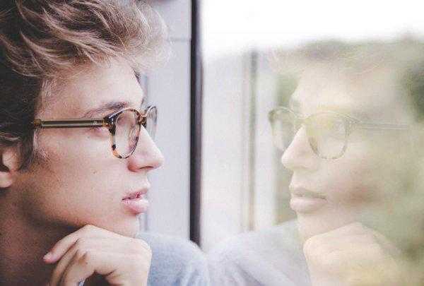 镜子比本人丑还是漂亮