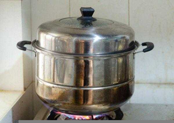 不锈钢锅烧黄了怎么能去除