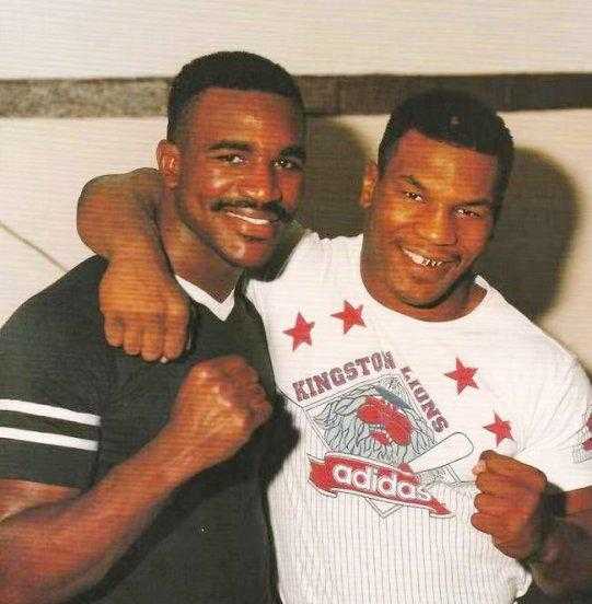 霍利菲尔德和泰森哪个厉害