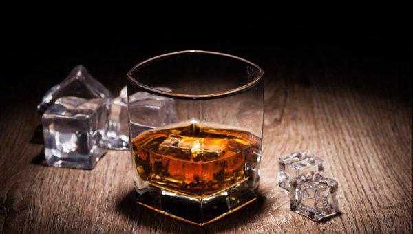 洋酒的干邑白兰地和威士忌区别
