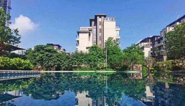 别墅上叠和下叠是什么意思