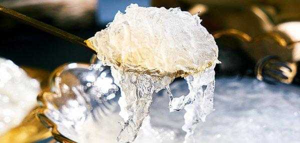 燕窝用什么水浸泡比较好