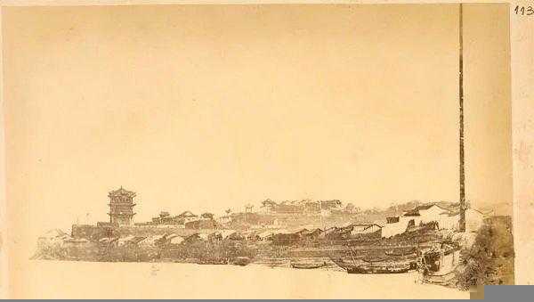 江南三大名楼之一的黄鹤楼位于哪里