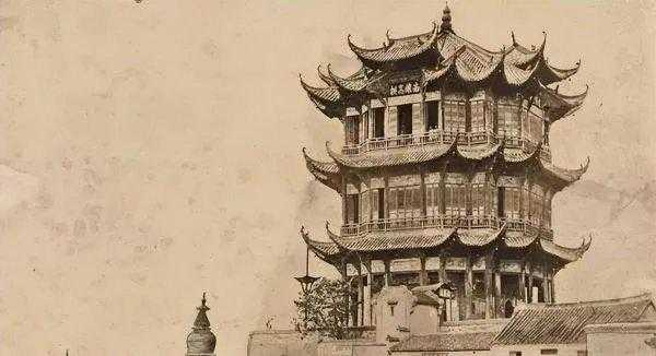 江南三大名楼之一的黄鹤楼位于哪里