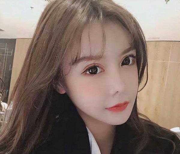 韩安冉整容前后对比照片