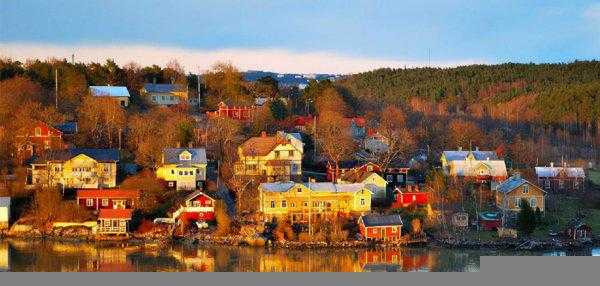 芬兰人种是白种人吗