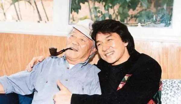 成龙姓什么叫什么